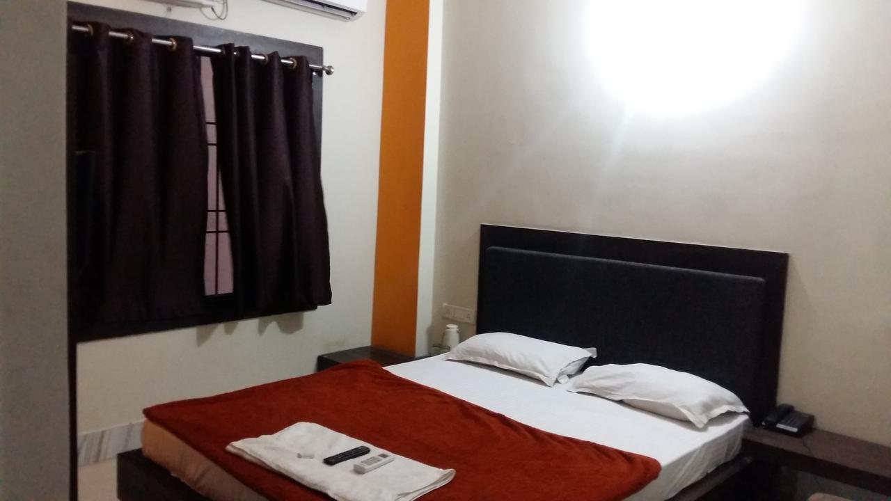 Hotel Grand Palace Gaya Buitenkant foto