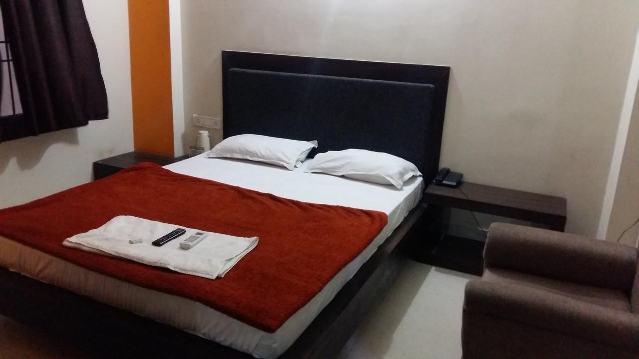 Hotel Grand Palace Gaya Buitenkant foto