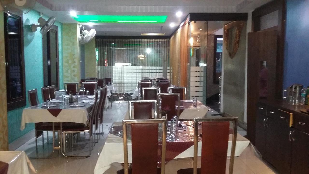 Hotel Grand Palace Gaya Buitenkant foto