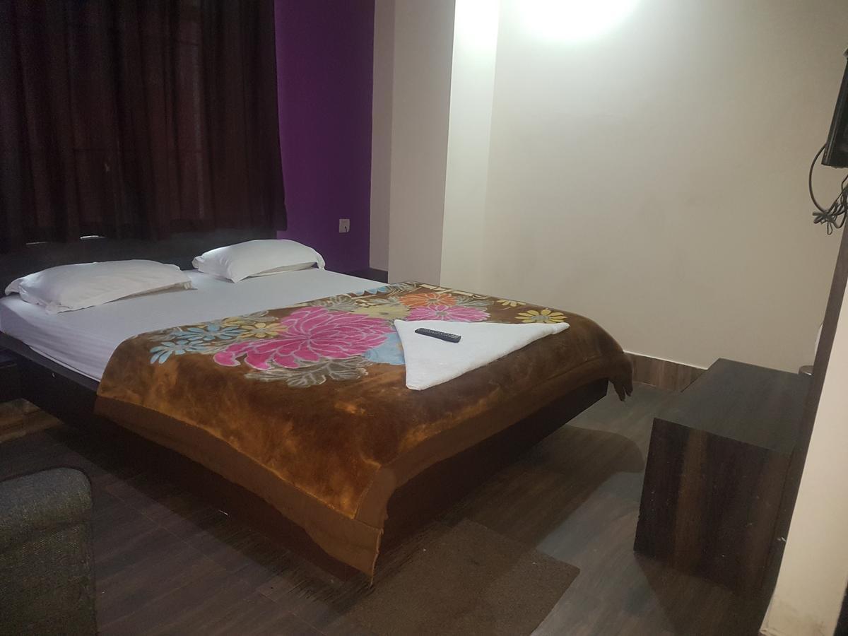 Hotel Grand Palace Gaya Buitenkant foto